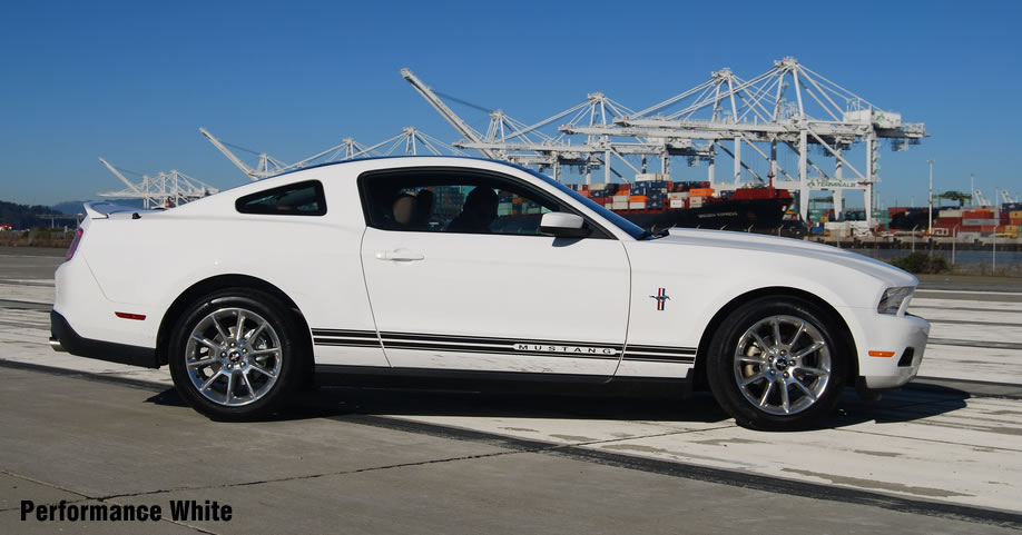 2010 Ford Mustang Farben: Performance White
