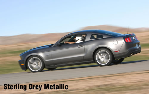 2010 Ford Mustang Farben: Sterling Grey Metallic
