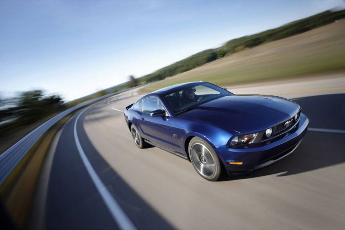 2010_ford_mustang_color_kona_blue_coupe02.jpg