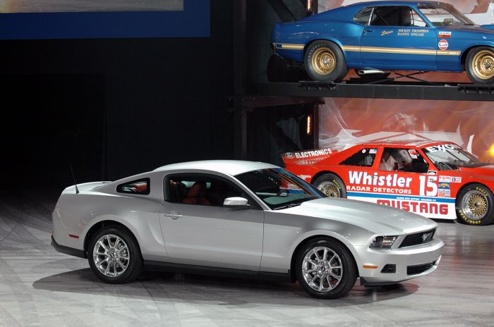 001_2010_ford_mustang_reveal06.jpg