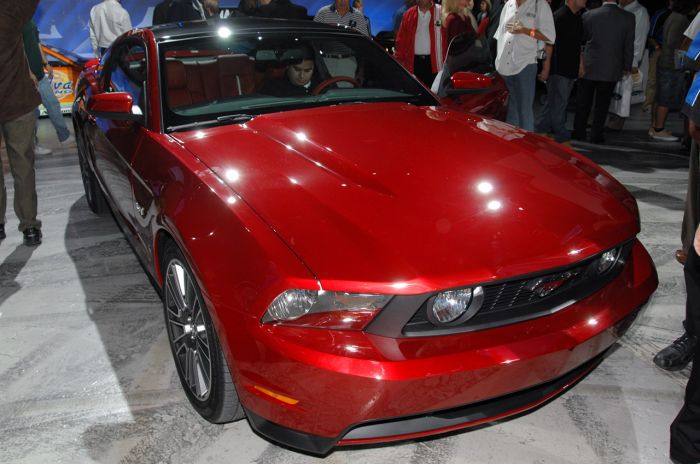 001_2010_ford_mustang_reveal22.jpg