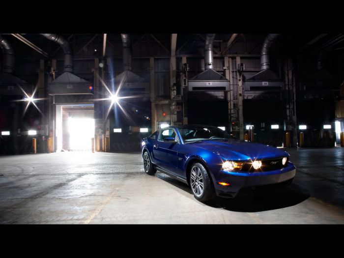2010_ford_mustang_color_kona_blue_coupe12.jpg