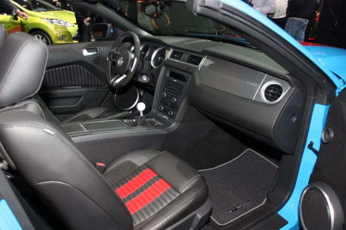 2010-shelby-gt500-convertible-interior10.jpg