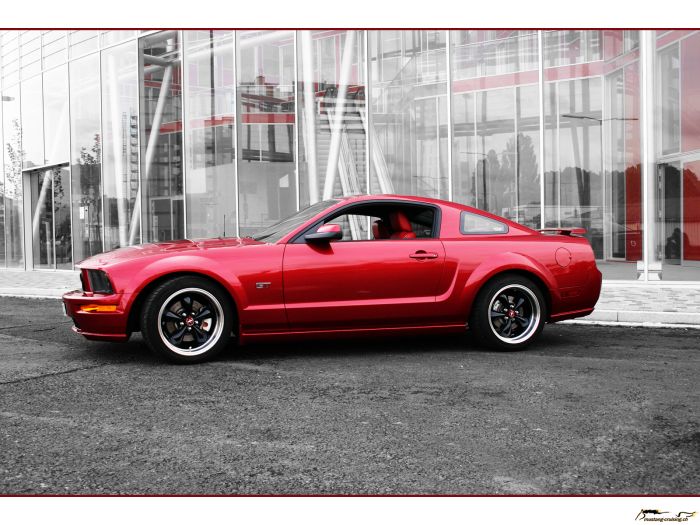 2006 Ford Mustang GT red fire
Klicke auf das Bild, um es in Wallpapergrösse runterzuladen.

Foto: Jen
